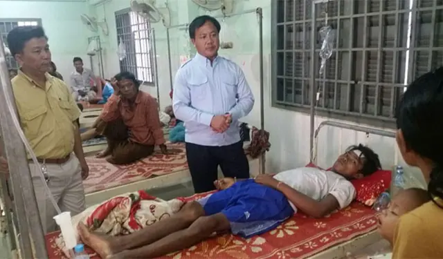 Minh họa vùng rừng nhiệt đới với muỗi Anopheles và bộ xét nghiệm nhanh sốt rét