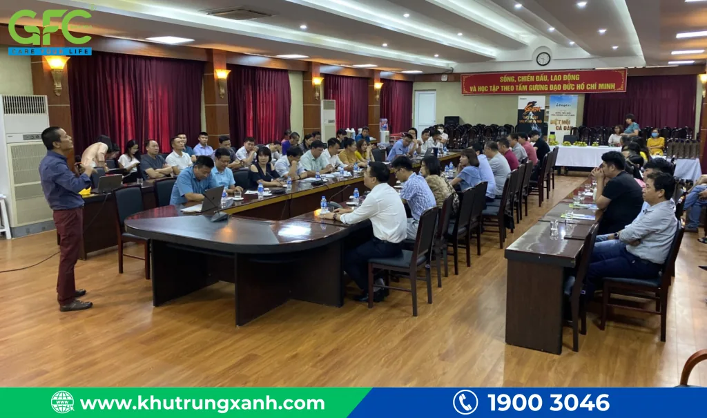 Minh họa cộng đồng dọn dẹp vật chứa nước đọng để phòng chống muỗi truyền sốt xuất huyết