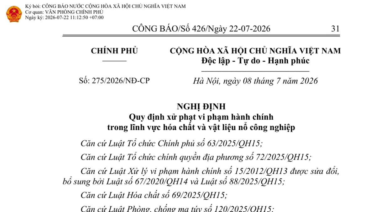 Minh họa cán cân, văn bản xử phạt và bình chế phẩm diệt côn trùng