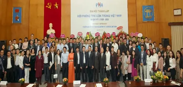 Minh họa hoạt động cộng đồng, máy phun và bản đồ miền Bắc