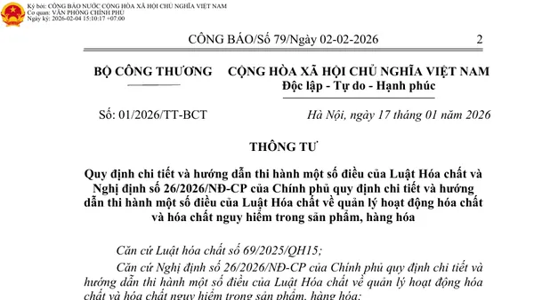 Minh họa phiếu an toàn hóa chất và thùng hóa chất có nhãn cảnh báo